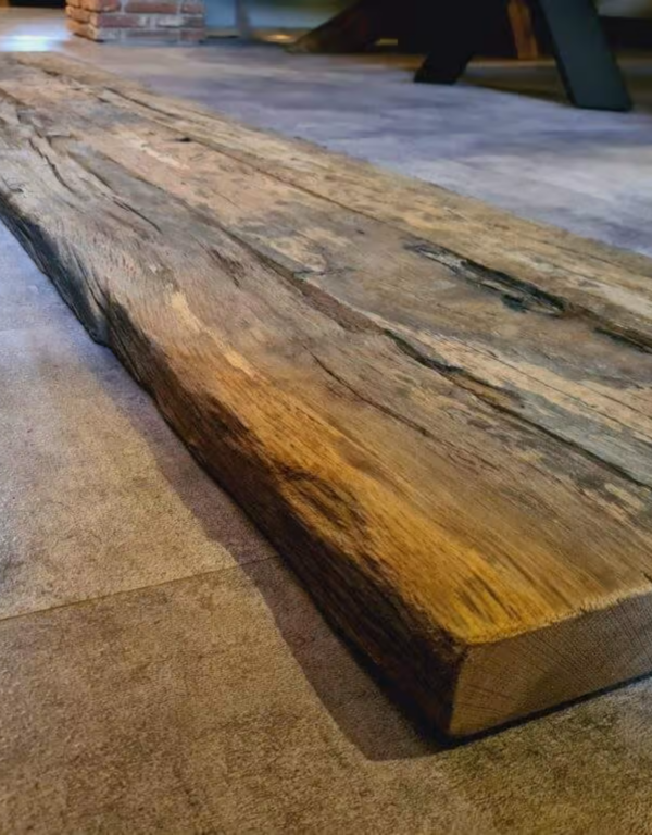 ruw houten plank voor kast