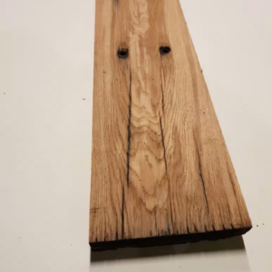 ruwe plank van oud eiken